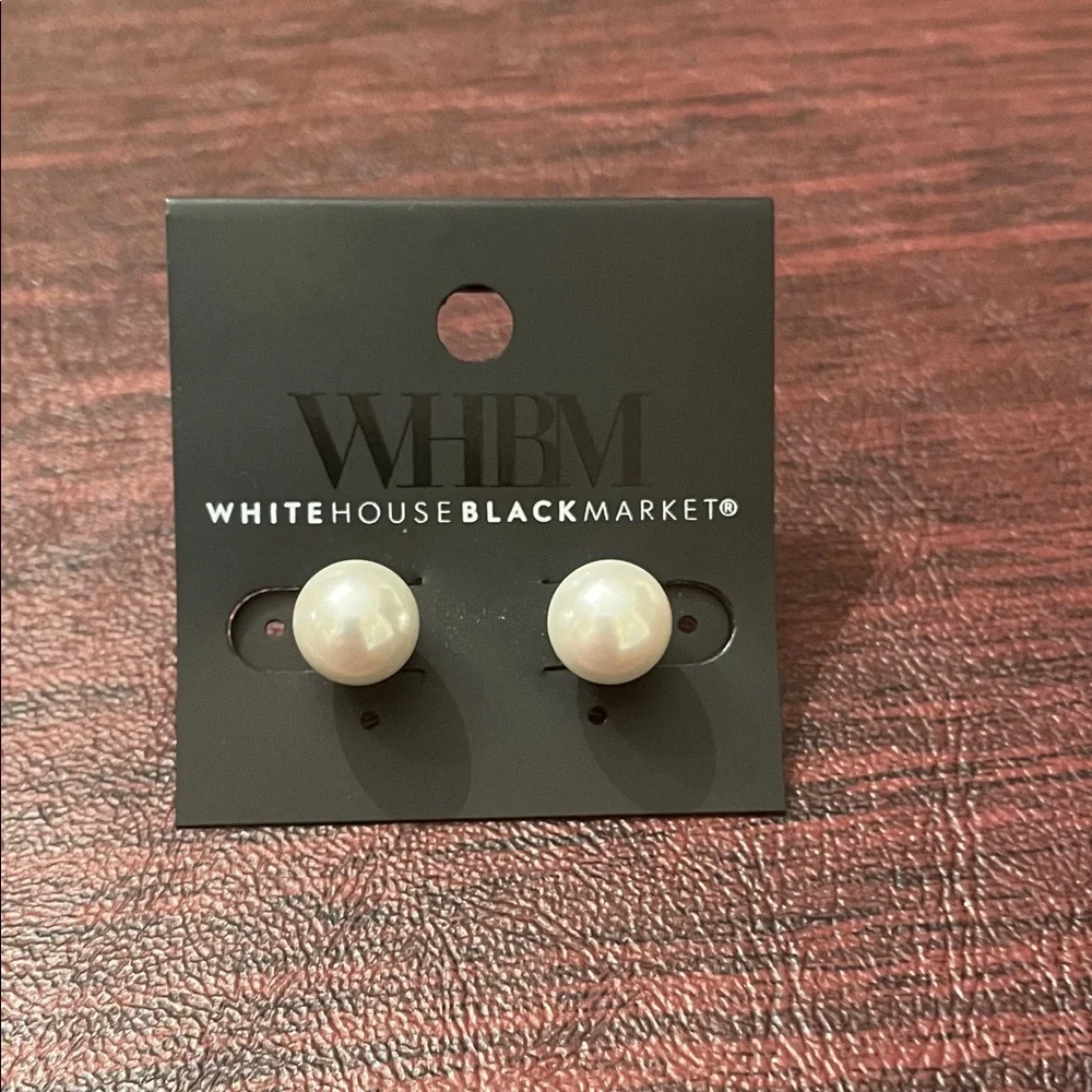 White House Black Market Classic White Pearl Earrings - Picture 1 of 3
